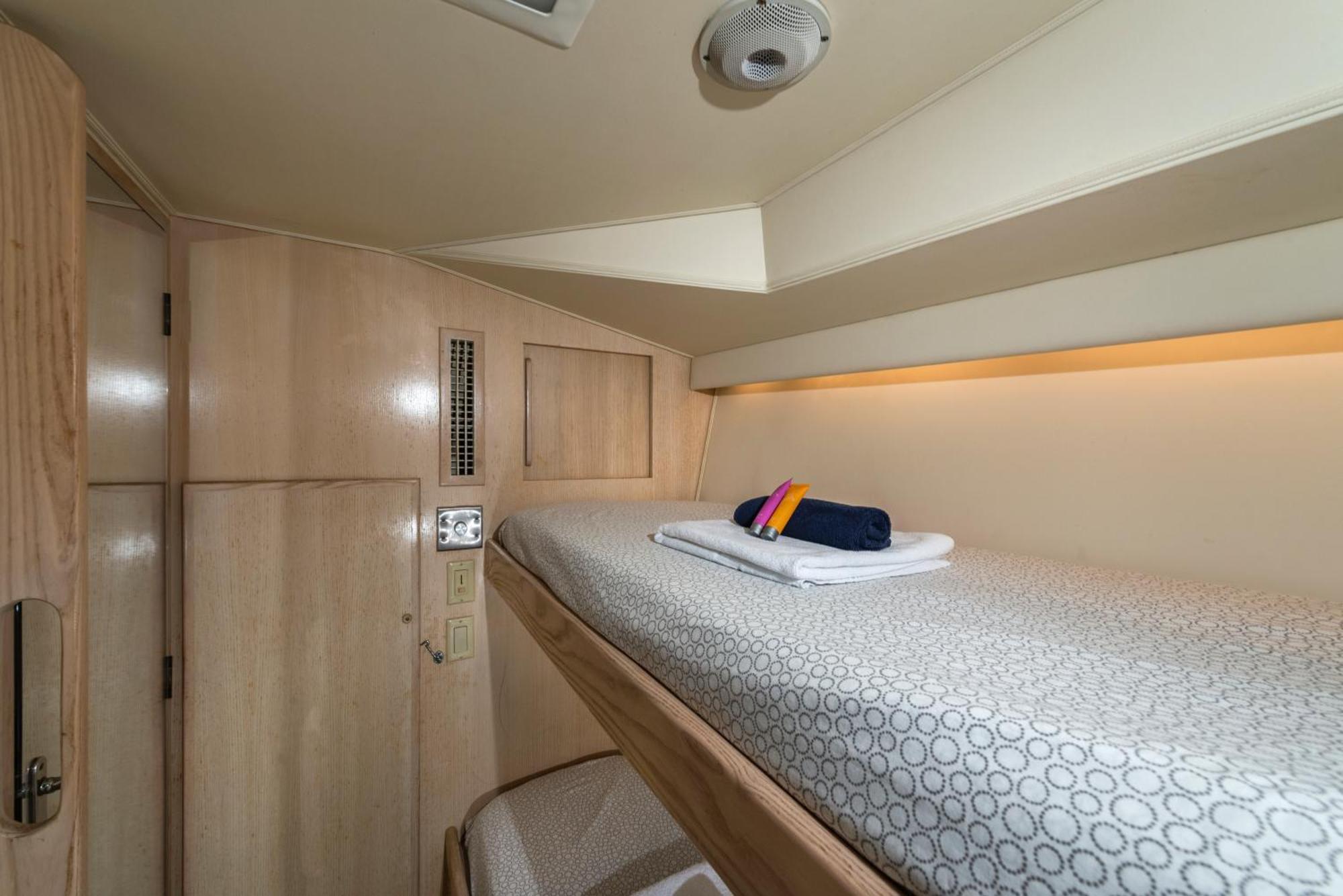 Boat Accommodations Barcelona 산트 아드리아 데 베소스 객실 사진