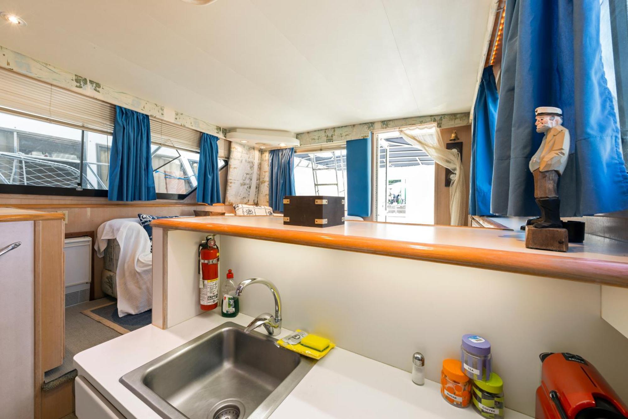 Boat Accommodations Barcelona 산트 아드리아 데 베소스 객실 사진