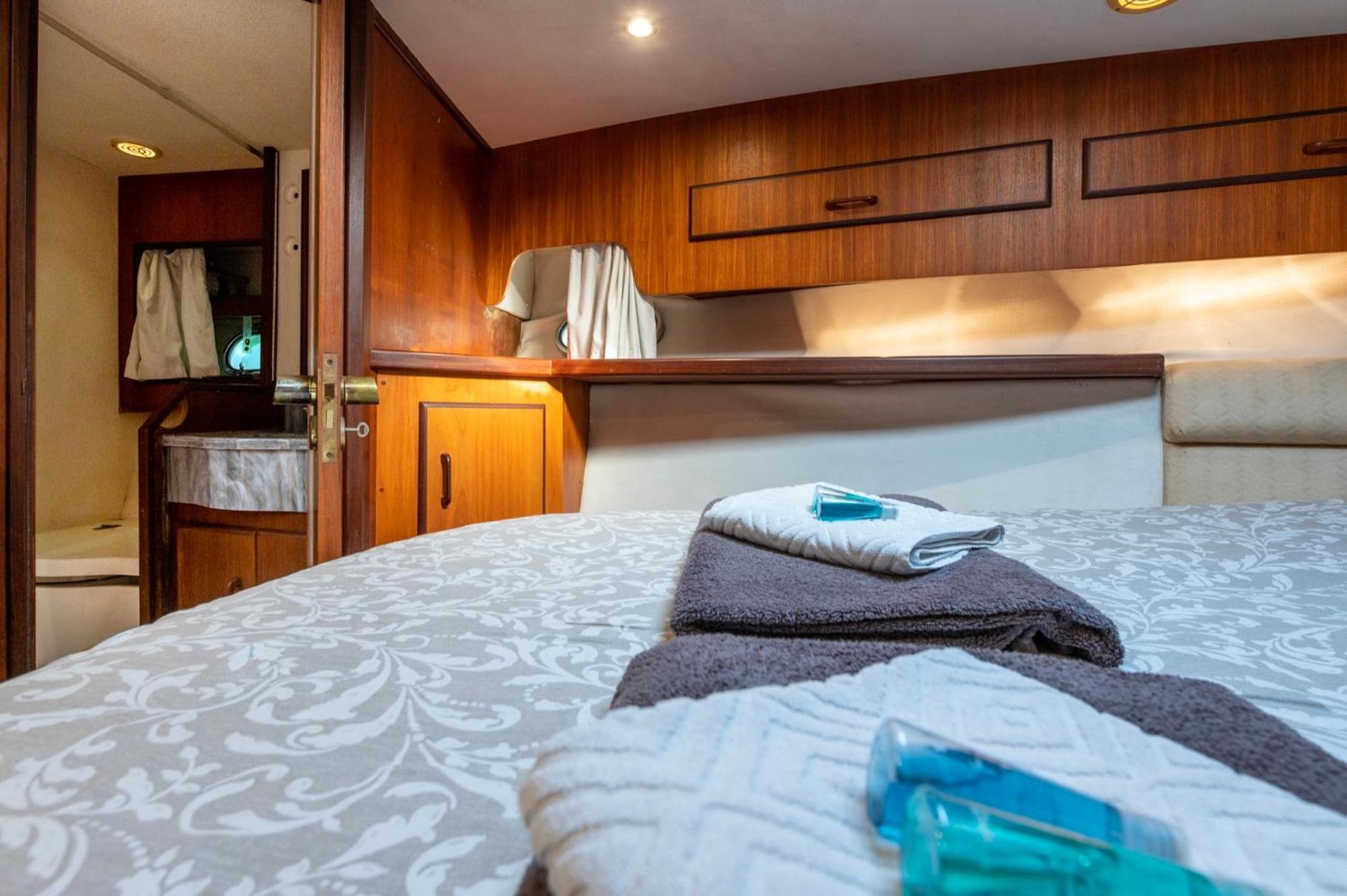 Boat Accommodations Barcelona 산트 아드리아 데 베소스 외부 사진