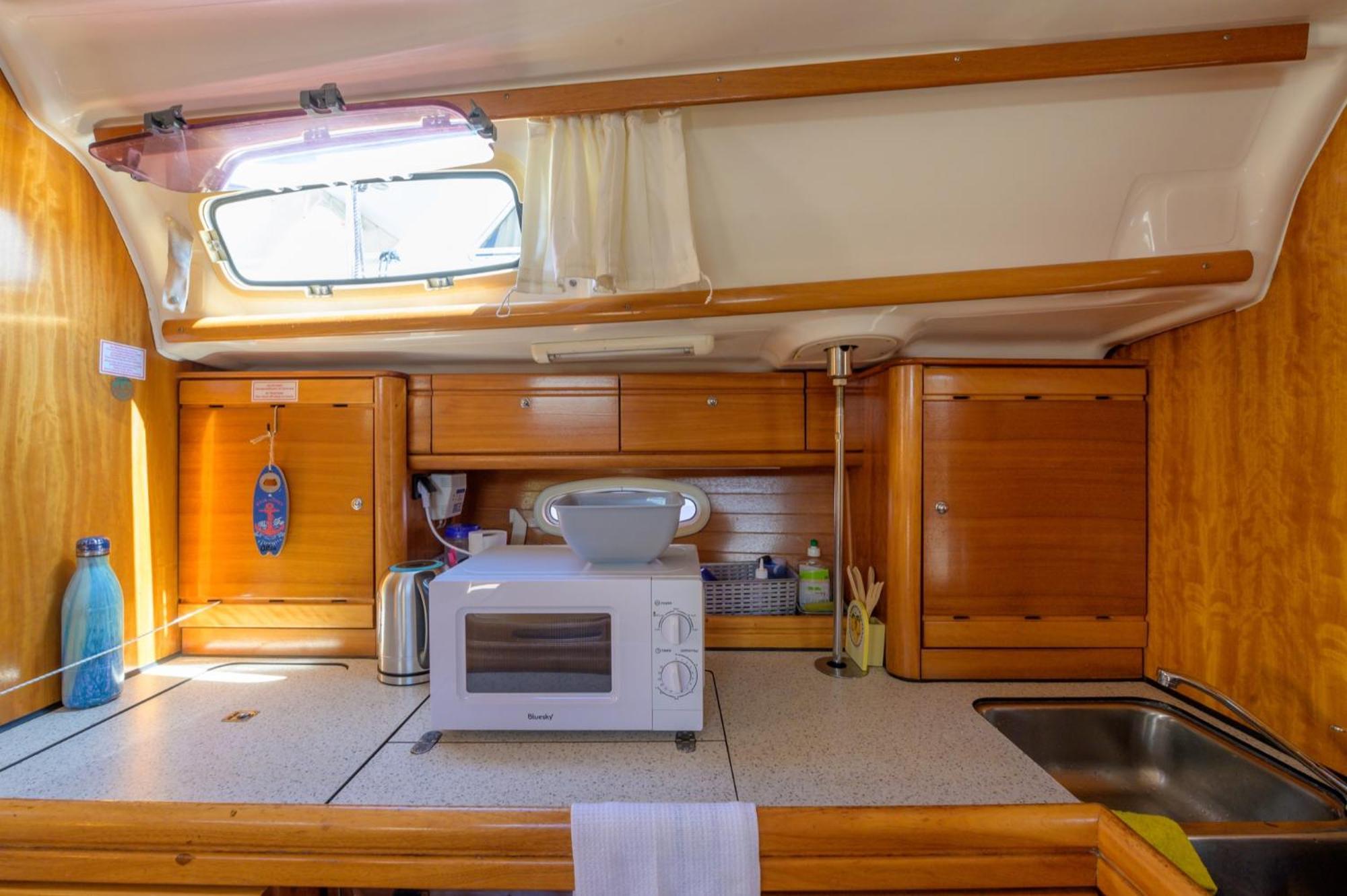 Boat Accommodations Barcelona 산트 아드리아 데 베소스 객실 사진